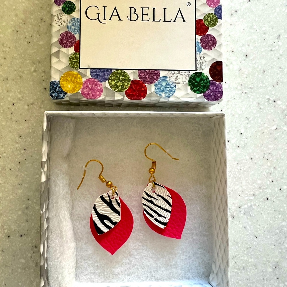 NEW in box Gia Bella Dangling Earrings